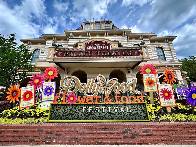 Shows and Entertainment: Free with Admission Shows and Entertainment: Free with Admission