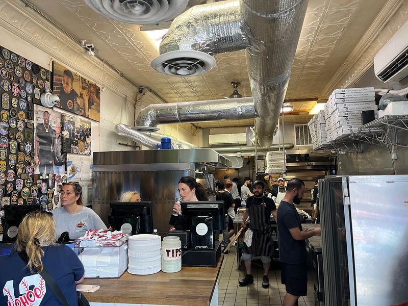 Simple Service Keeps the Focus on Food Simple Service Keeps the Focus on Food