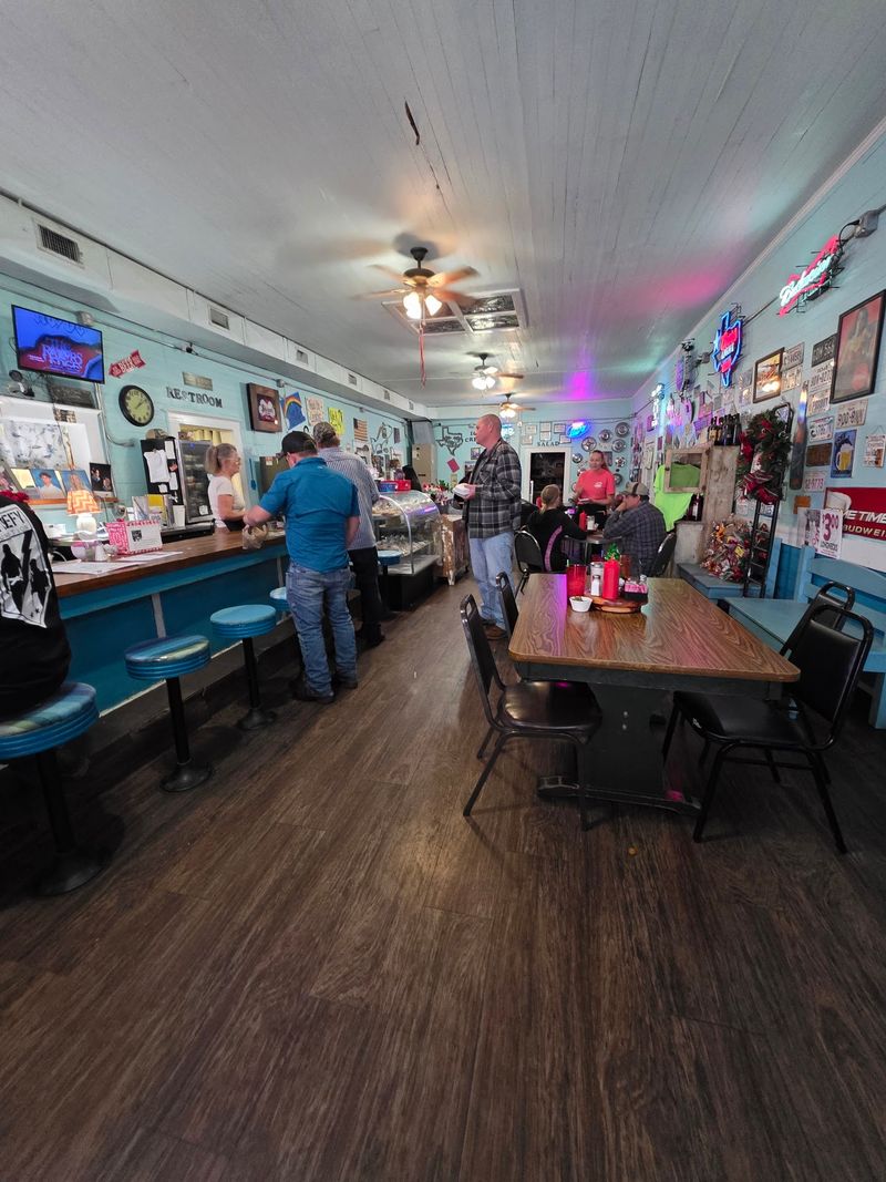 Small Town Hospitality That Makes You Feel Like a Regular Small Town Hospitality That Makes You Feel Like a Regular