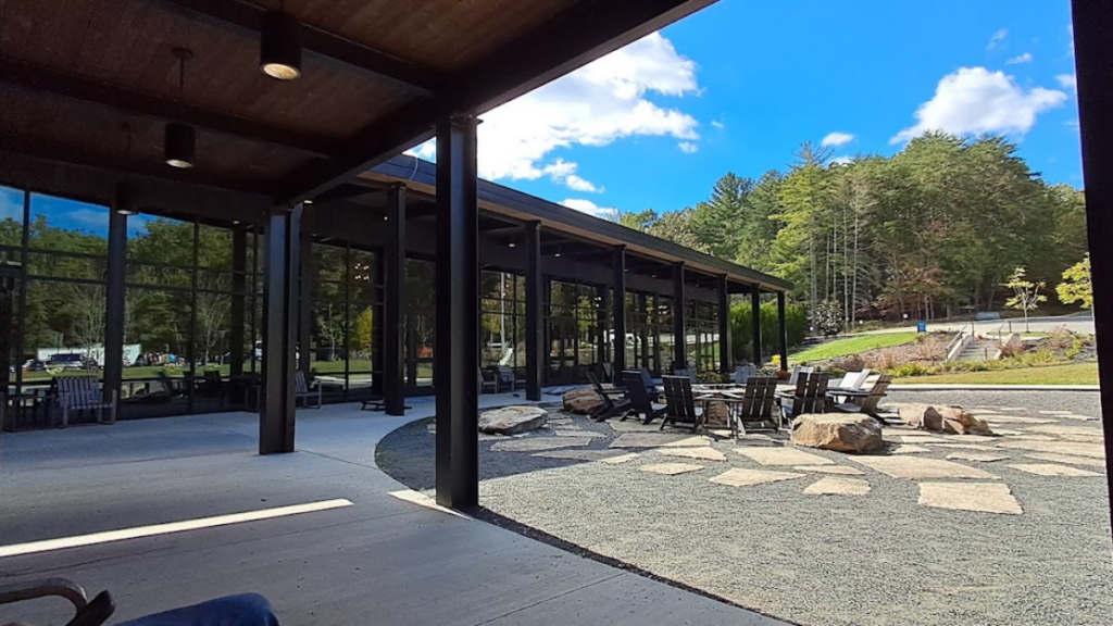 Steps From Tennessee's Famous Waterfalls, This Restaurant Is The Perfect End To A Day At The Park