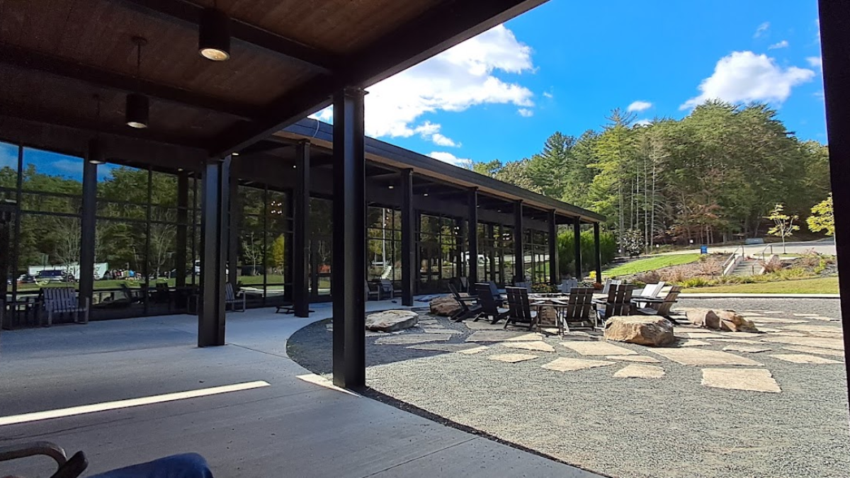 Steps From Tennessee's Famous Waterfalls, This Restaurant Is The Perfect End To A Day At The Park