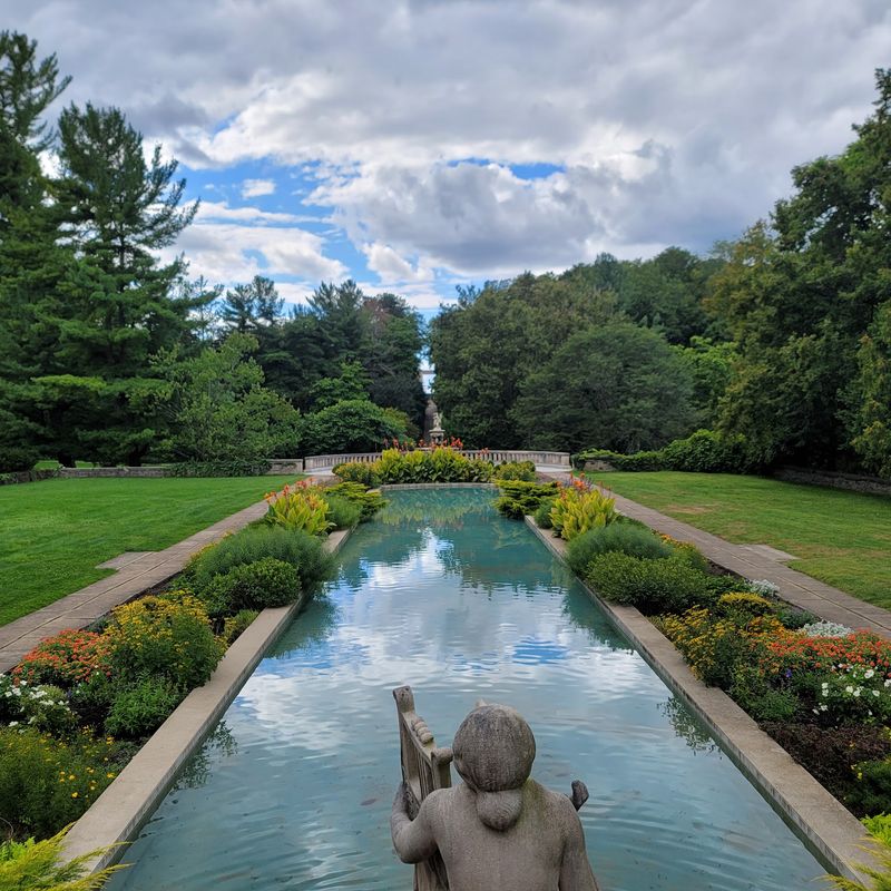 Sunken Gardens, Fountains, and Corners Meant for Wandering Sunken Gardens, Fountains, and Corners Meant for Wandering