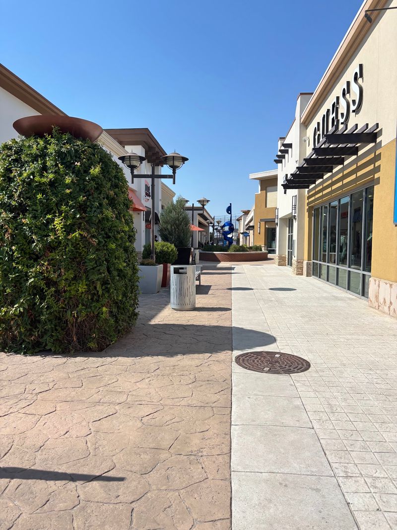 Tanger Outlets Fort Worth (Fort Worth)