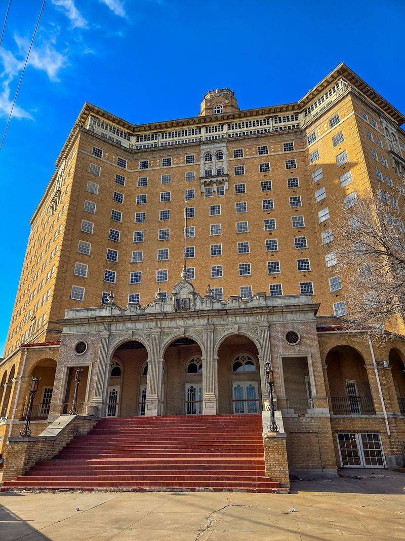 The Baker Hotel (Mineral Wells) The Baker Hotel (Mineral Wells)
