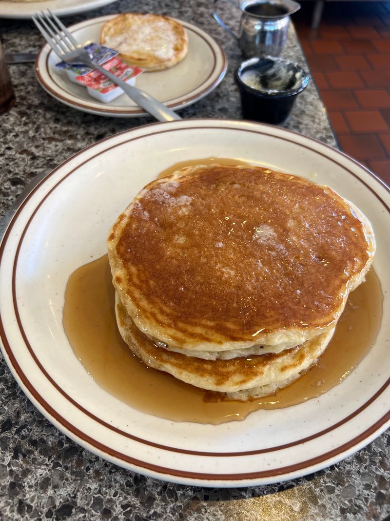 The Breakfast Favorites That Keep Regulars Coming Back