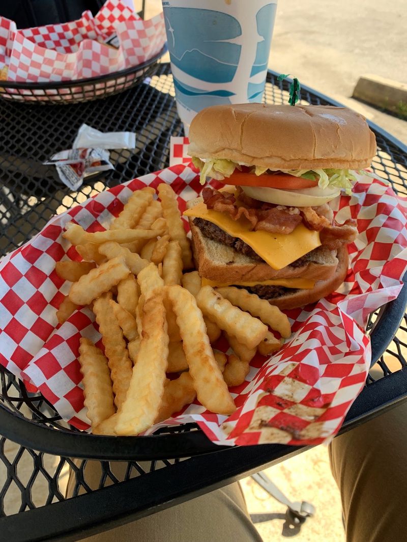 The Cheeseburgers Keep Locals Coming Back Again and Again The Cheeseburgers Keep Locals Coming Back Again and Again