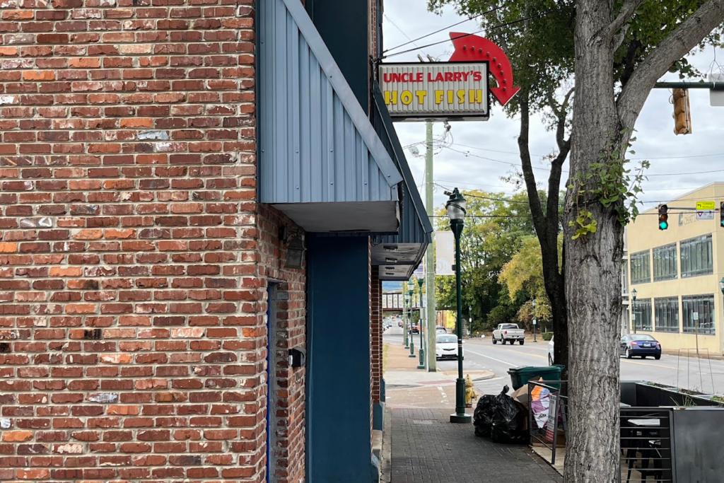 The Fried Fish at This No-Frills Tennessee Restaurant Keeps Locals Coming Back