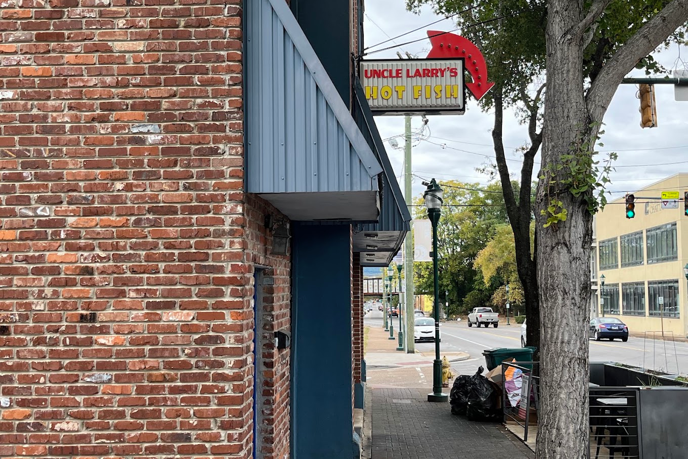 The Fried Fish at This No-Frills Tennessee Restaurant Keeps Locals Coming Back