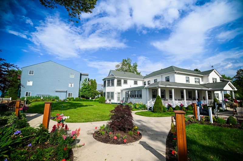 The Lakehouse Inn - Geneva-on-the-Lake The Lakehouse Inn - Geneva-on-the-Lake
