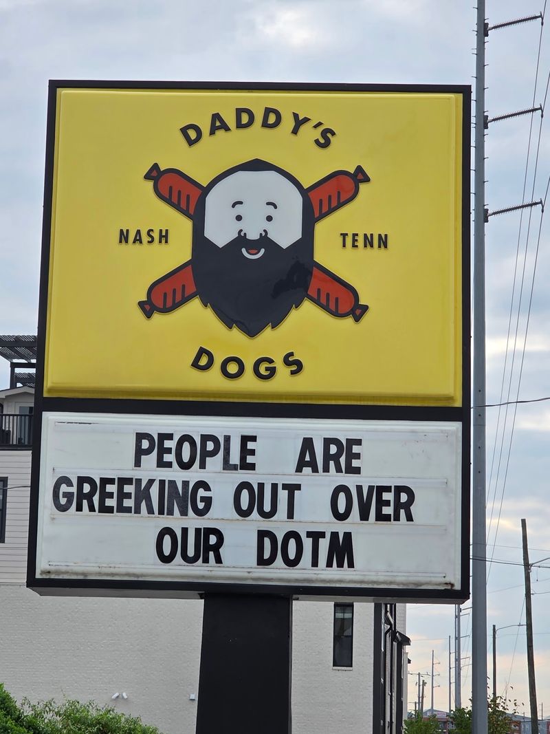 The New York Dog Keeps It Simple And Lets Quality Shine The New York Dog Keeps It Simple And Lets Quality Shine