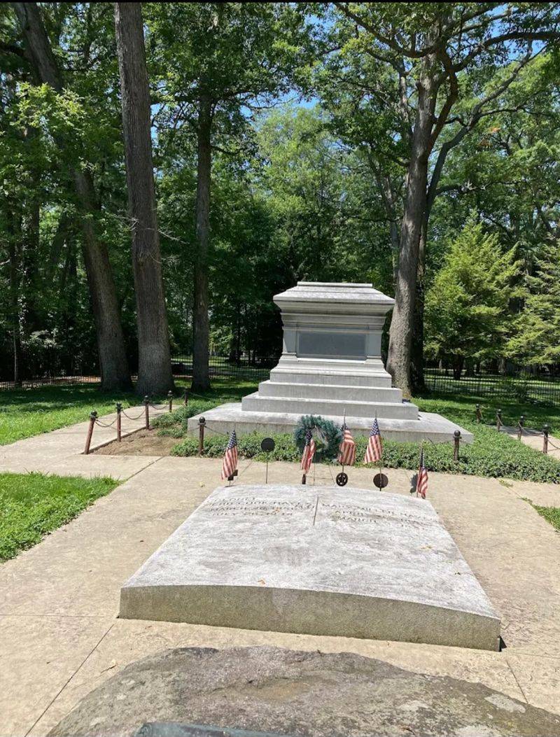 The Presidential Tomb and Grave Site on the Grounds The Presidential Tomb and Grave Site on the Grounds