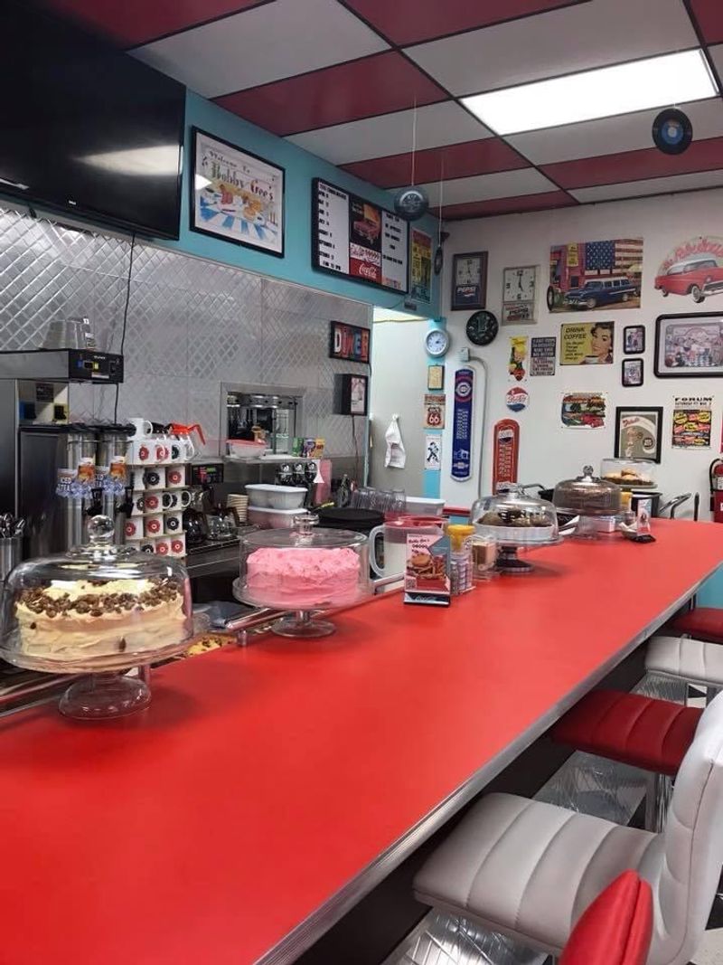 The Small-Town Tennessee Diner That Keeps Winning Over Breakfast Fans