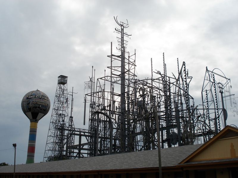 The Story Behind Tennessee’s Towering Junk Sculpture The Story Behind Tennessee’s Towering Junk Sculpture