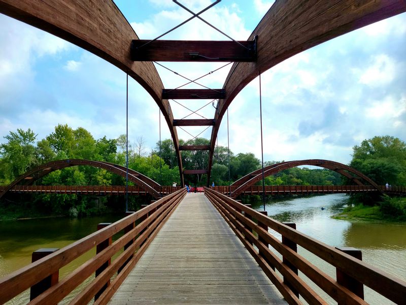 The Tridge and Chippewassee Park paths - Tittabawassee River, Midland The Tridge and Chippewassee Park paths - Tittabawassee River, Midland