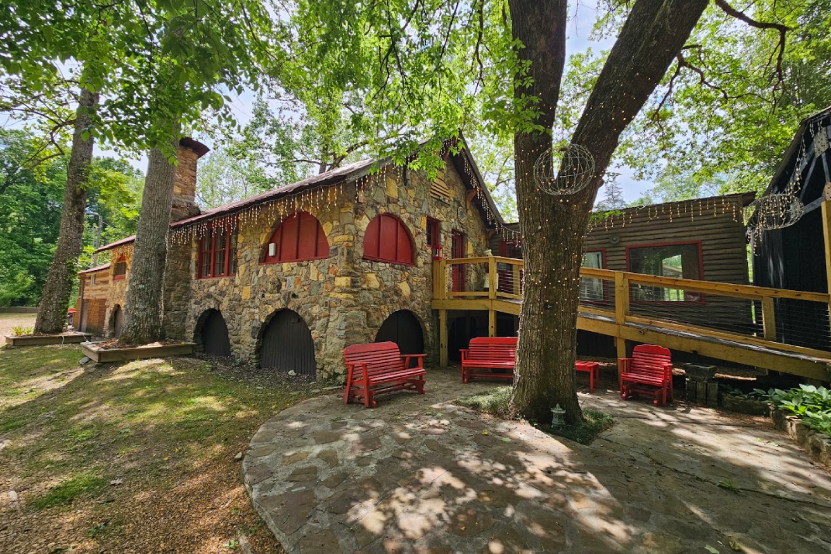 These 10 Remote Tennessee Restaurants Serve All-You-Can-Eat Feasts Worth Finding