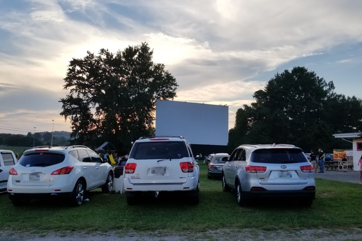 This Nostalgic Tennessee Drive-In Still Has One Screen and Surprisingly Cheap Tickets