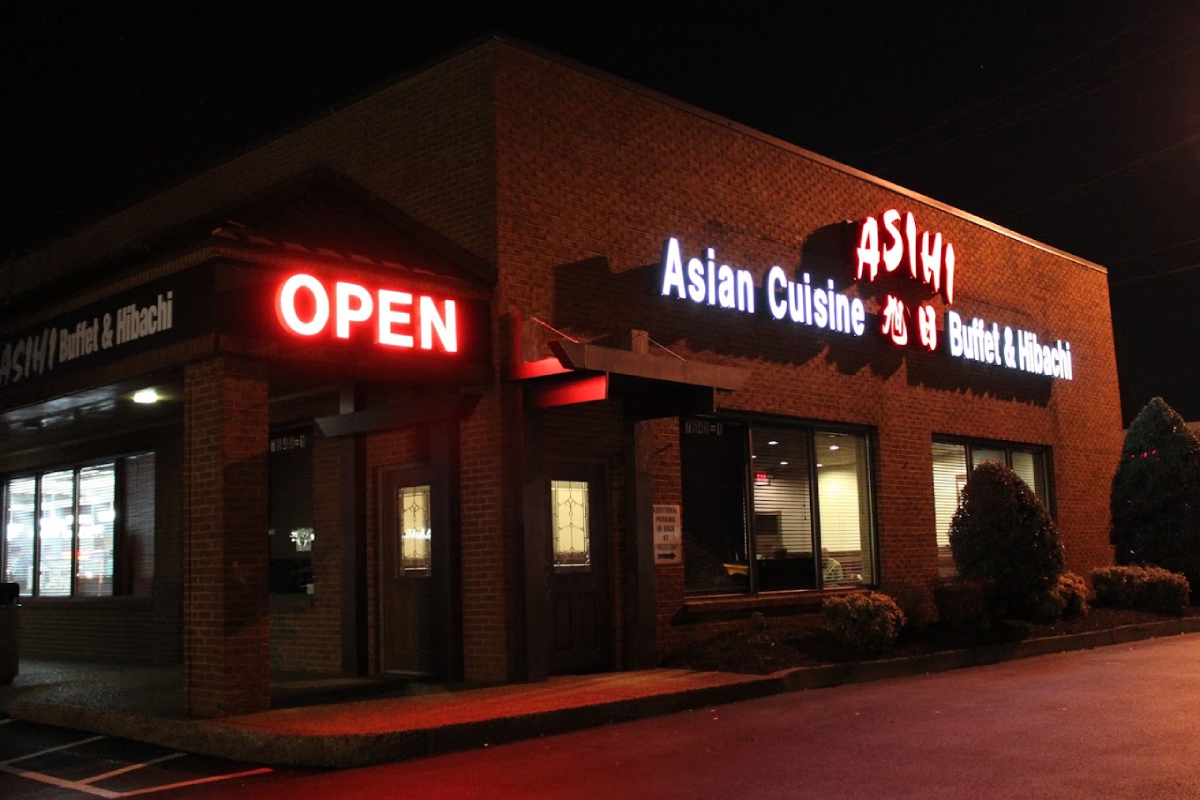 This Tennessee Buffet Might Be the Ultimate Stop for Sushi, Crab Legs, and Steak