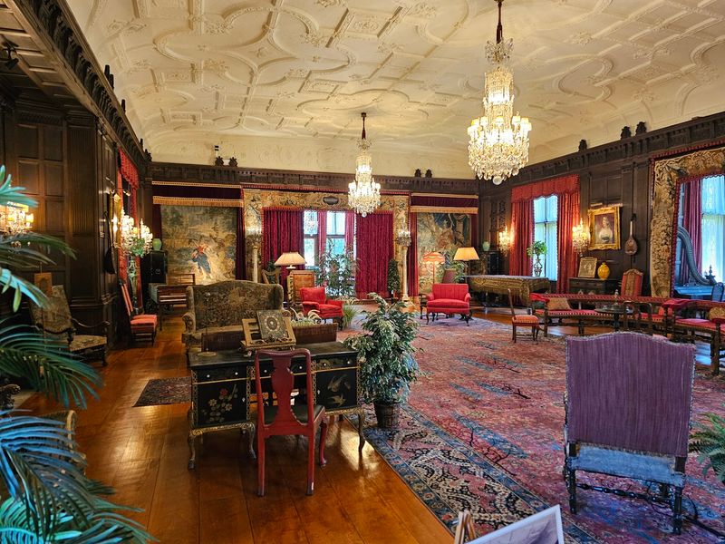 Tours That Make the Mansion Feel Alive Tours That Make the Mansion Feel Alive