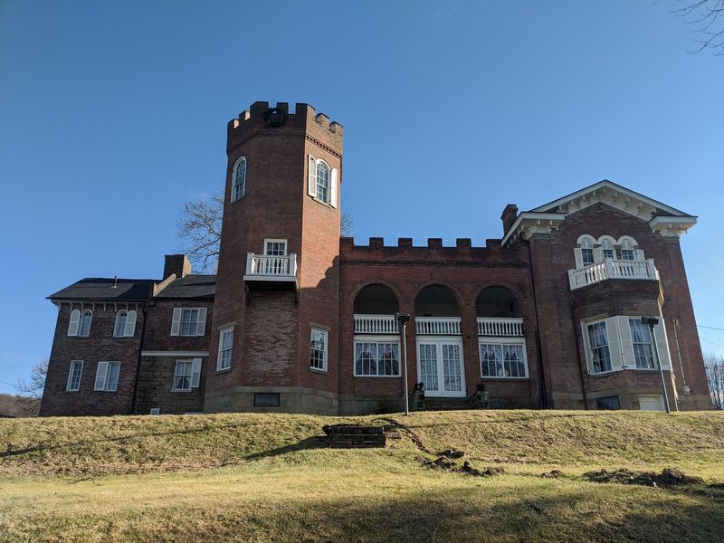 Towers, Turrets, and Chateau Charm Towers, Turrets, and Chateau Charm