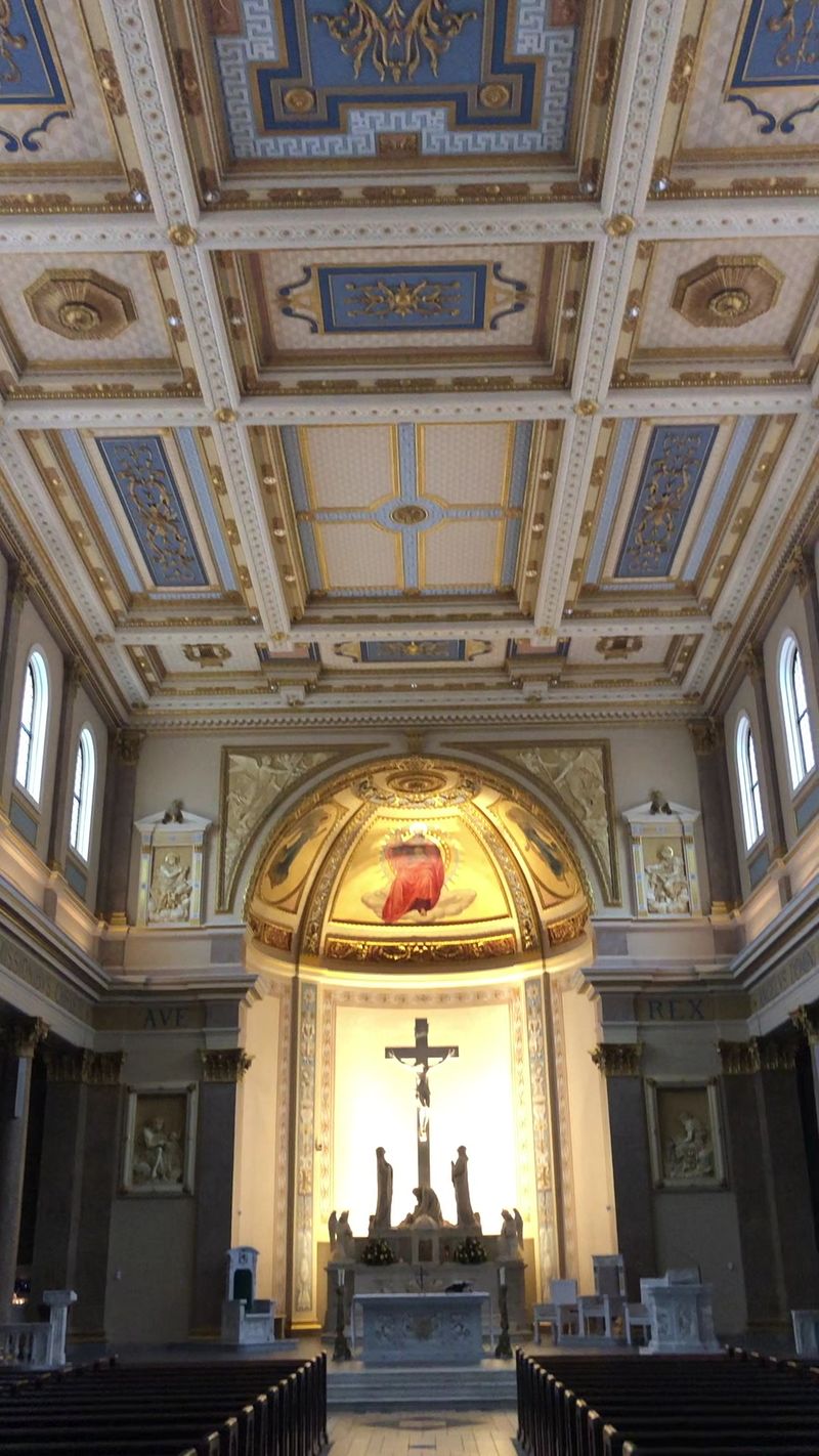 Traditional Latin Mass Elements in a Modern Setting