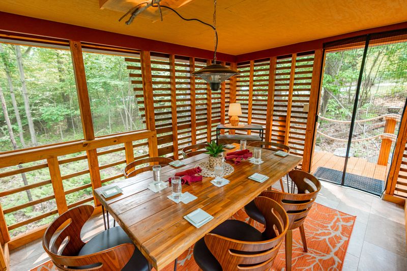 TreeTops Restaurant, Acme