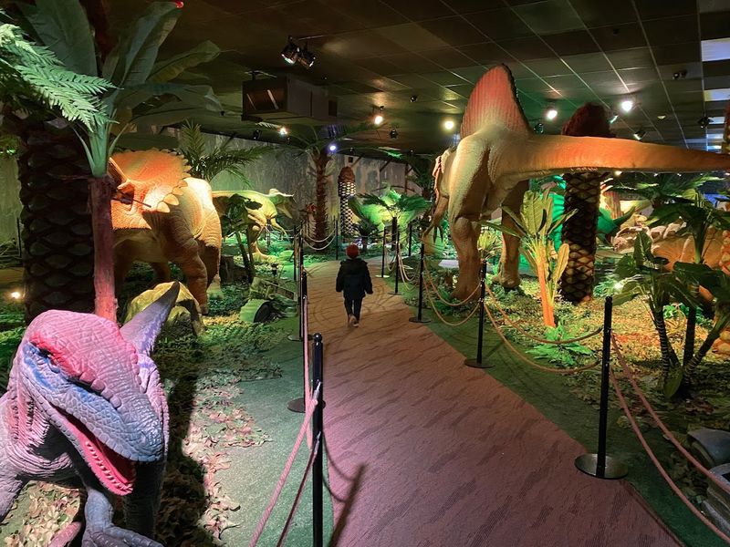 Fifteen-Plus Dinosaurs That Actually Move