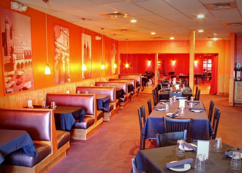 A Warm Room Built for Slow, Happy Dinners
