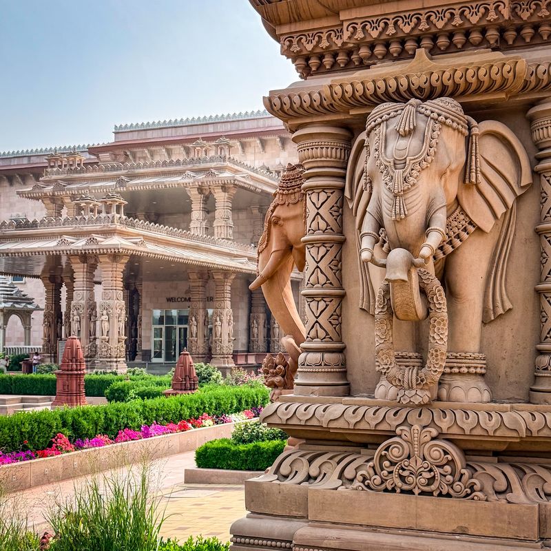 Visit the BAPS Swaminarayan Akshardham and Wander Grounds For Sculpture Visit the BAPS Swaminarayan Akshardham and Wander Grounds For Sculpture