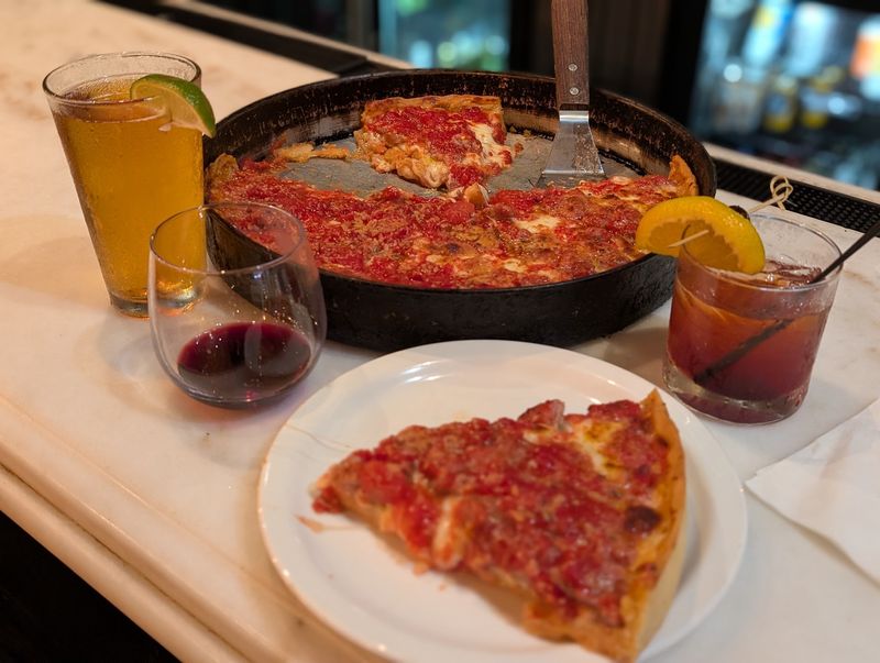 Lou Malnati’s Pizzeria (Oak Park) Lou Malnati’s Pizzeria (Oak Park)