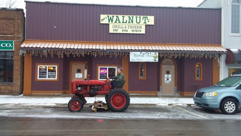 Walnut Bar & Grill - Petersburg