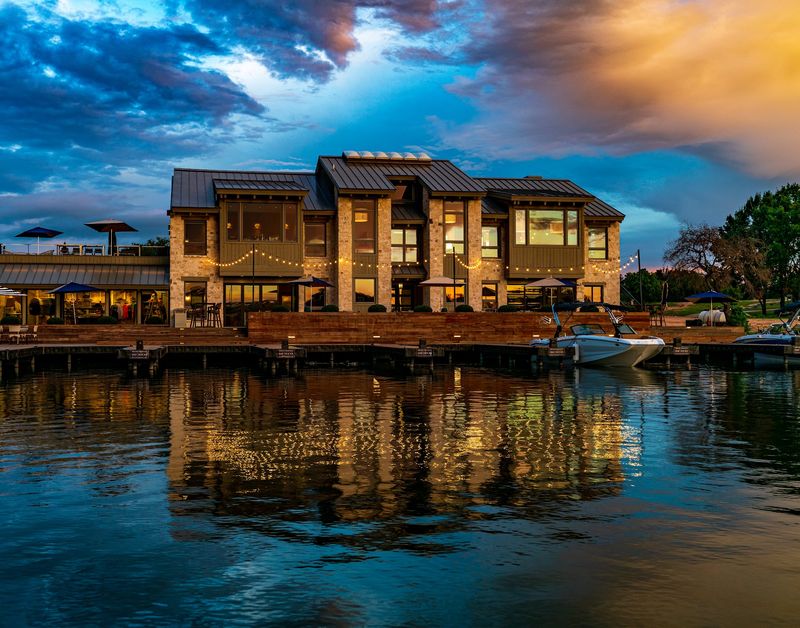Waterfront Bar & Grill (Horseshoe Bay)