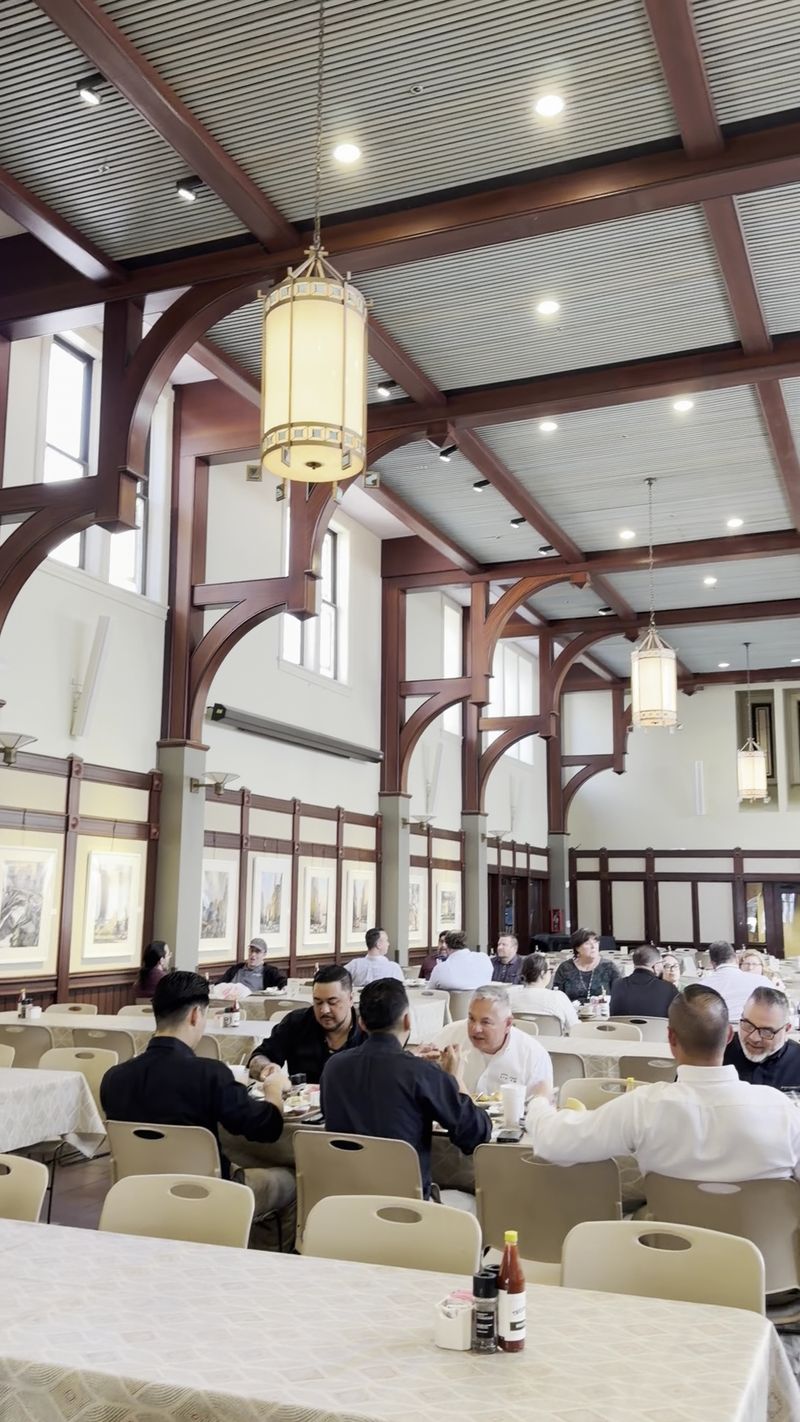 Weekday Lunch Hours That Work for Downtown Schedules
