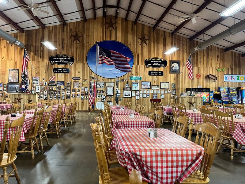 Weekend Seafood Extravaganza That Rivals Coastal Restaurants