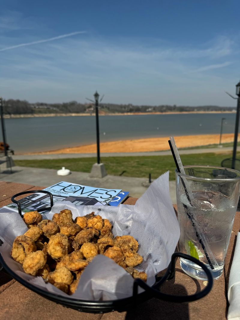 What Makes Angelos' at the Point Worth the Stop