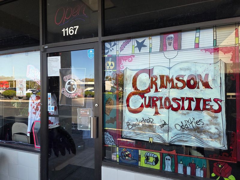 Why Crimson Curiosities Is Worth Seeking Out in Oak Ridge