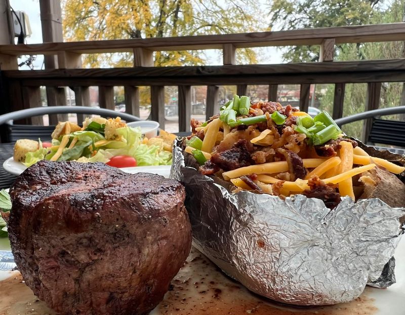 Why Monday and Tuesday Are Prime Rib Nights at Mortimer's Why Monday and Tuesday Are Prime Rib Nights at Mortimer's