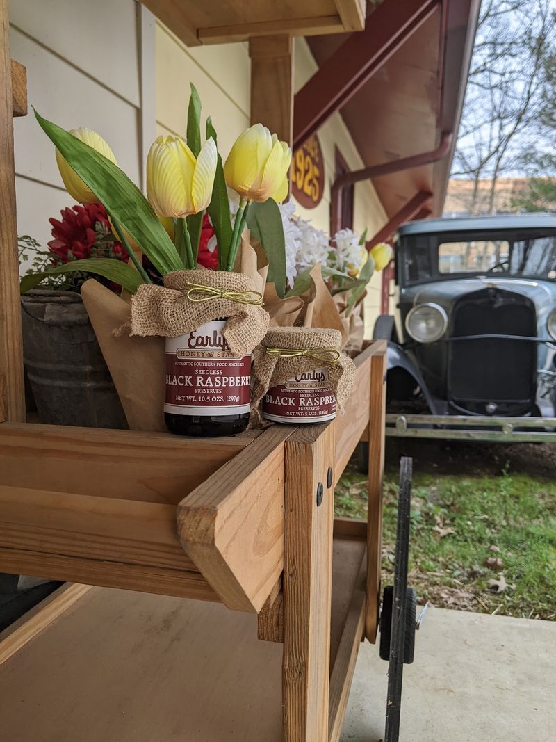 Why This Spring Hill Roadside Stop Is Worth Pulling Over For Why This Spring Hill Roadside Stop Is Worth Pulling Over For