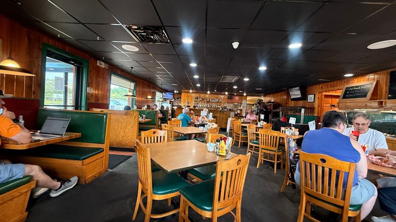 Why the salad bar still matters in a pizza restaurant Why the salad bar still matters in a pizza restaurant