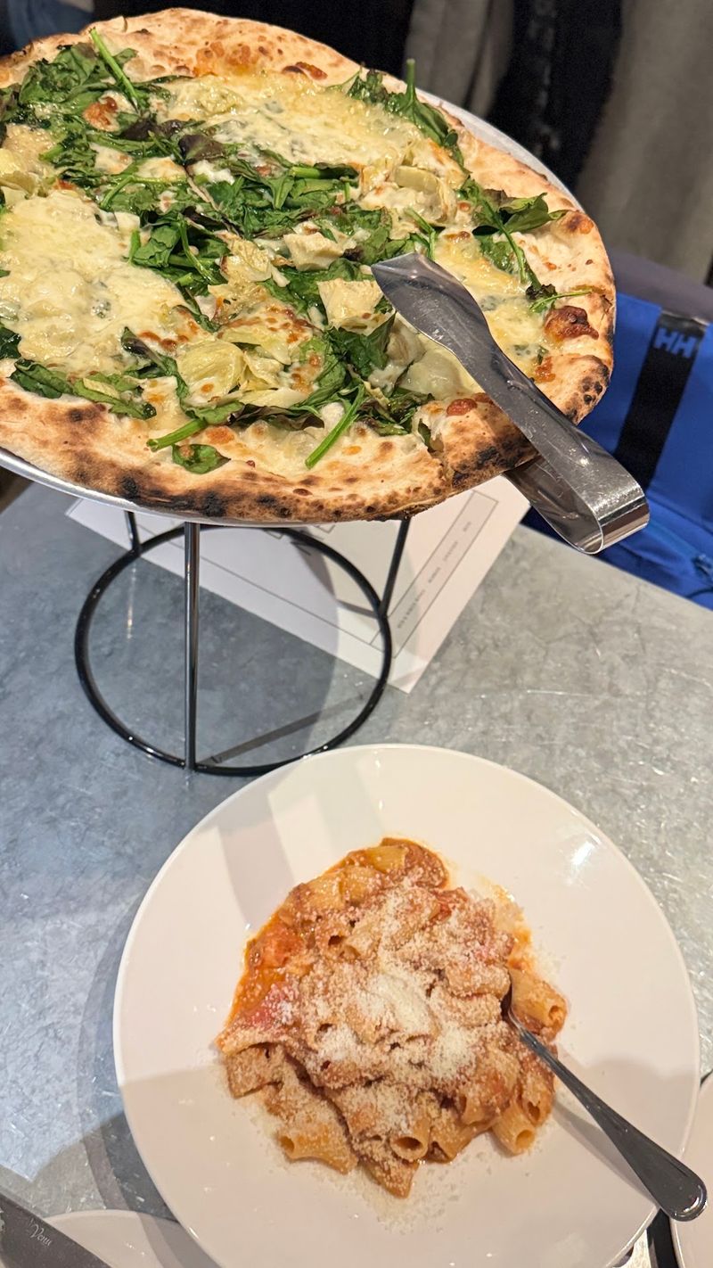 Wood-Fired Pizza with Real Crowd Appeal Wood-Fired Pizza with Real Crowd Appeal