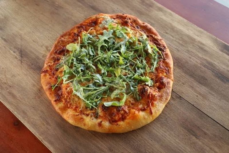 Wood-fired pizza turns a bakery visit into a real meal