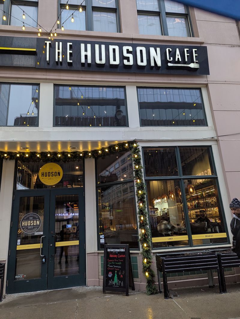 Woodward Avenue Gives the Cafe Its Pulse Woodward Avenue Gives the Cafe Its Pulse