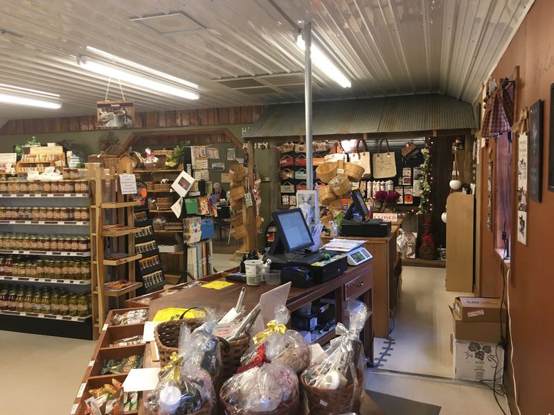 Yoder's Country Store - Paris