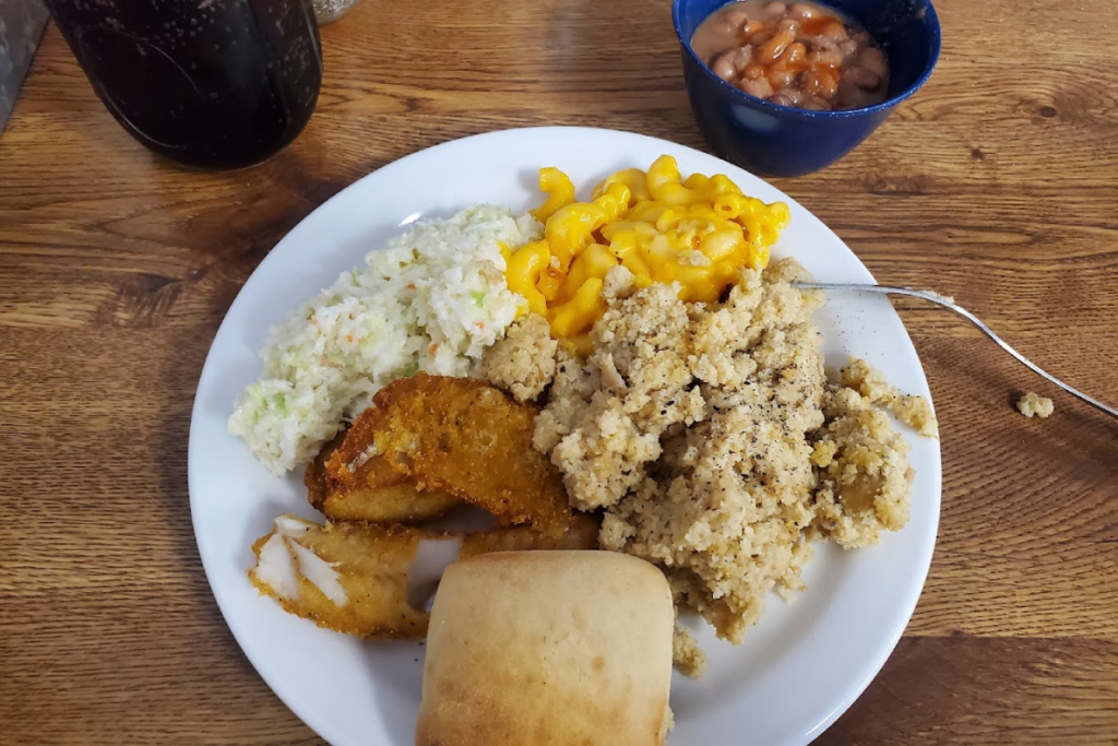 You Haven't Truly Eaten Like a Tennessean Until You've Tried the Meat-and-Three at This No-Frills Spot