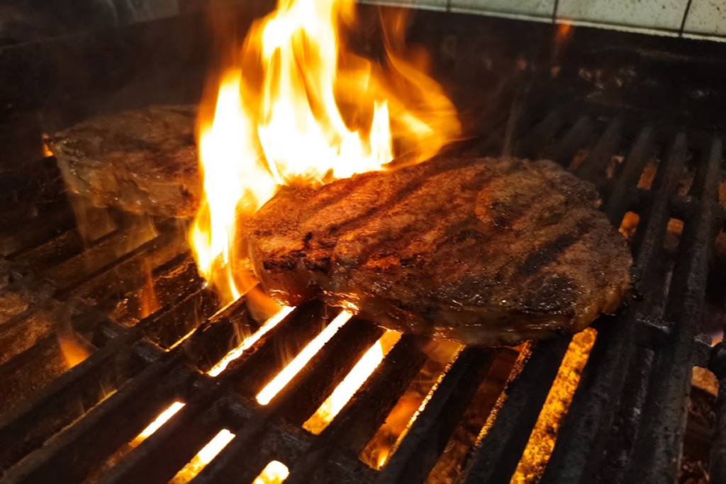 You'll Want to Save Saturday Night for Prime Rib at This Tennessee Lakeside Restaurant