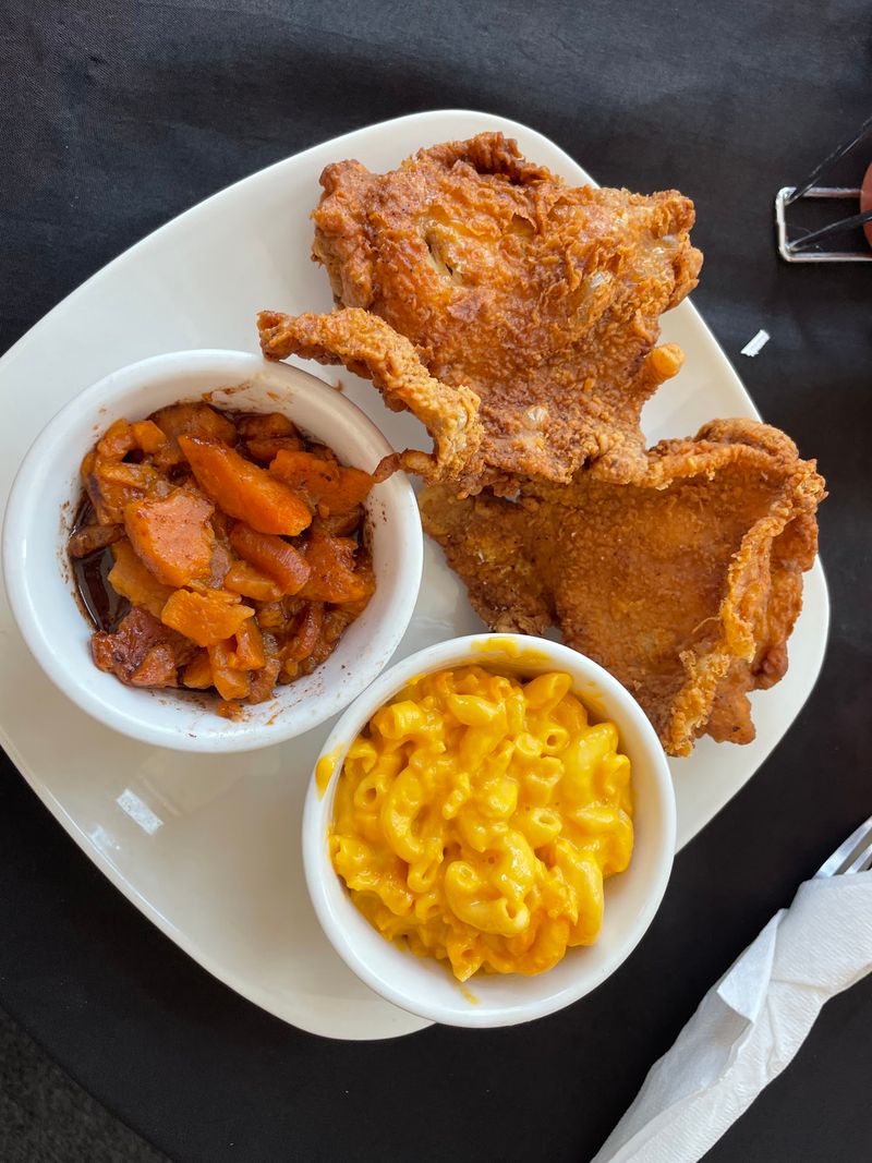 Mama & Son Soul Food Kitchen (Muncie)
