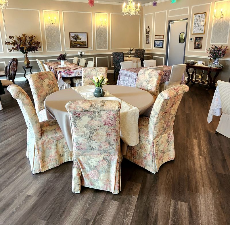 A Pretty Room With Old-World Sparkle
