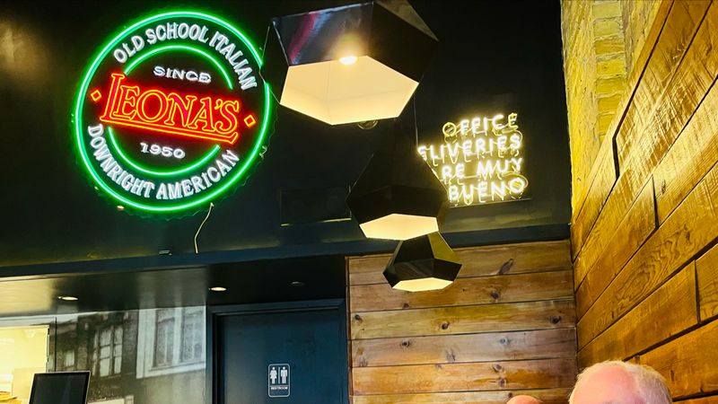 Leona's Pizzeria (Chicago) Leona's Pizzeria (Chicago)