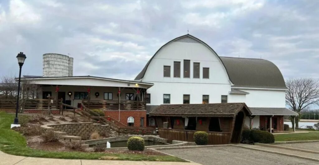 A Rustic Ohio Restaurant Turns A Crisp Fall Day Into A Cozy Meal
