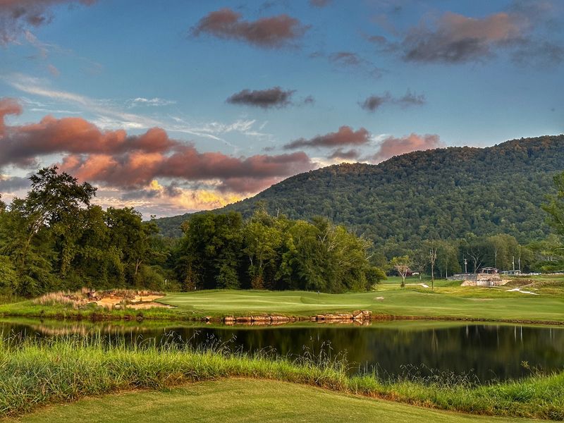 A Nine-Hole Wonder That Keeps You Coming Back A Nine-Hole Wonder That Keeps You Coming Back