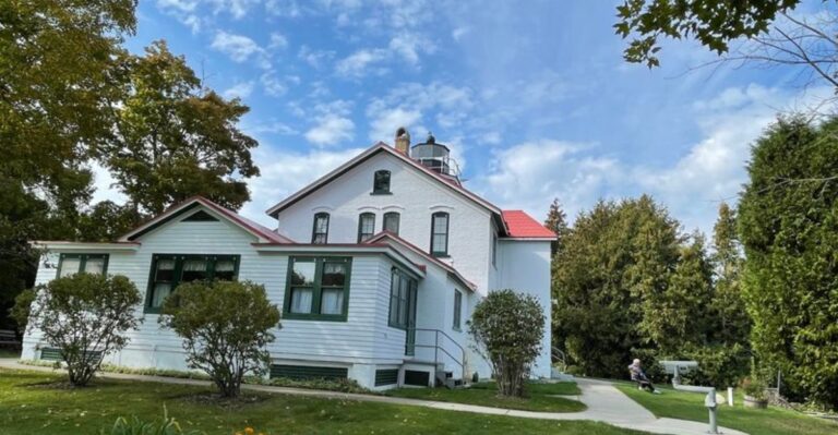 At Michigan’s Little Finger A Lighthouse Lets You Pilot An Underwater Robot